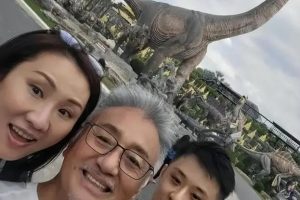 65 岁吴岱融，凭一字马和硬核人生惊艳全网